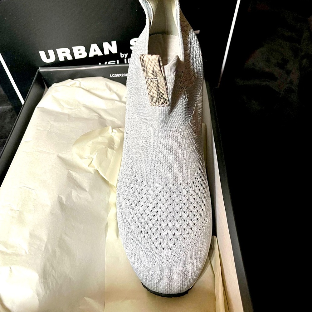 Beautiful Grey Knit shoes J/slides NYC size 9 NIB